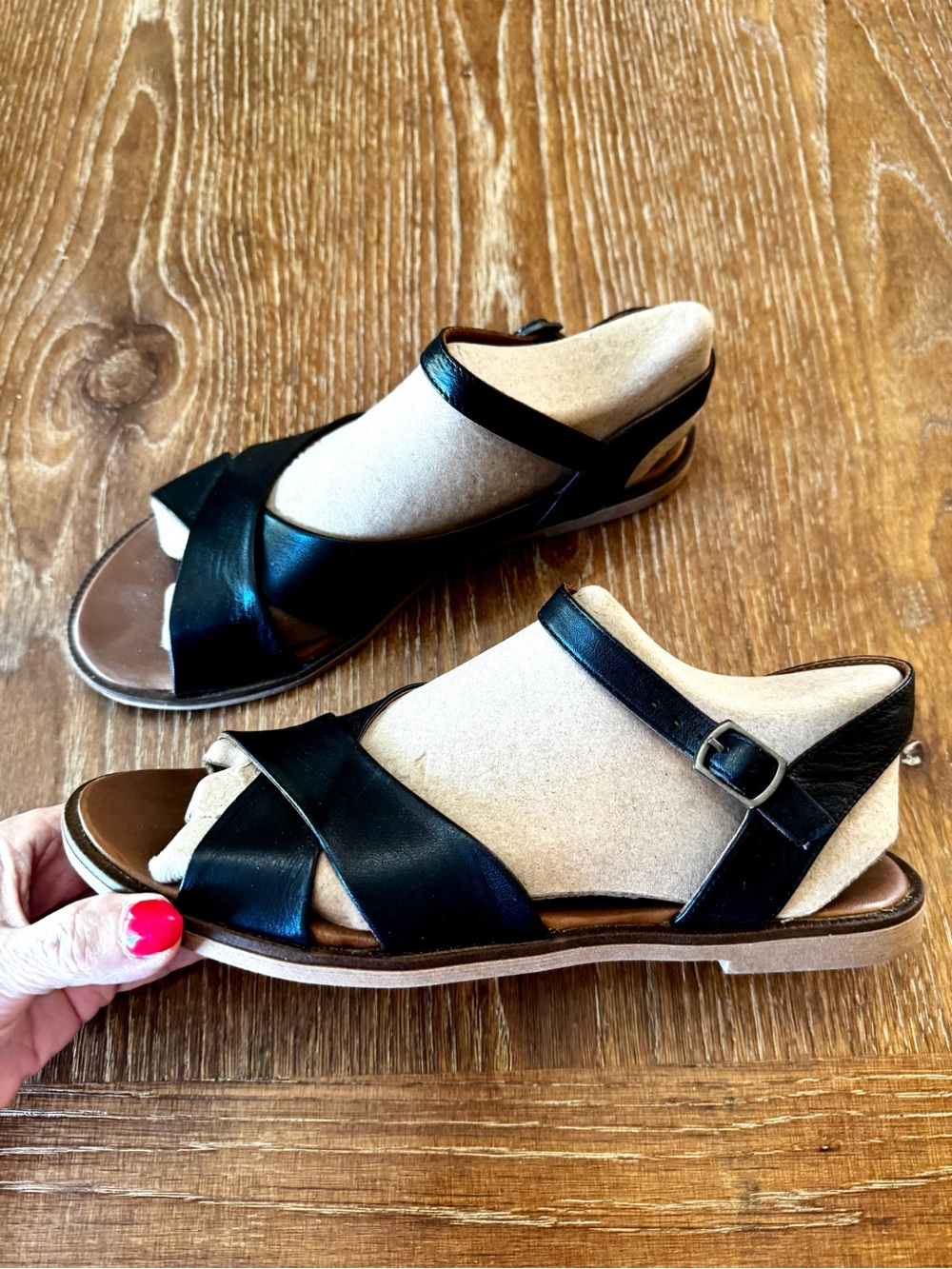 Bueno Harmony black flat sandals 8 - Picture 5 of 13